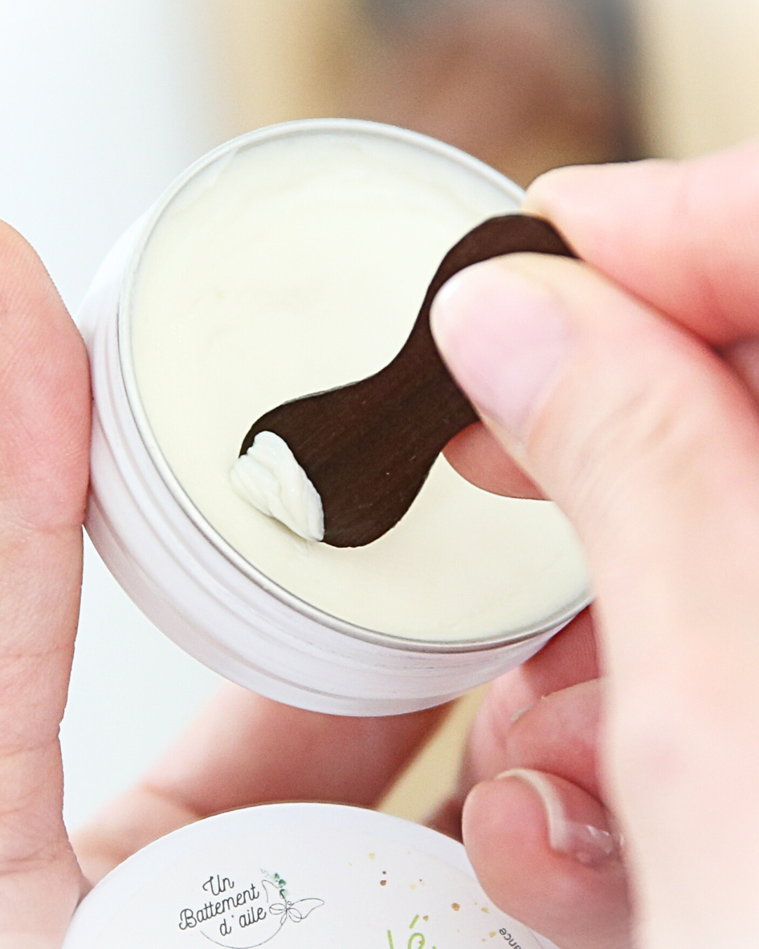 PETITE SPATULE EN BOIS DE NOYER COSMETIQUE