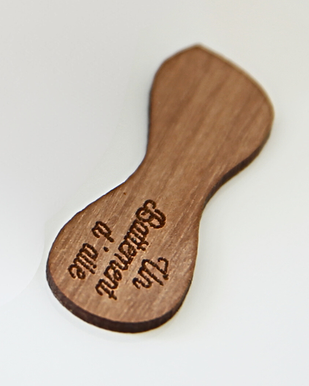 PETITE SPATULE EN BOIS DE NOYER COSMETIQUE